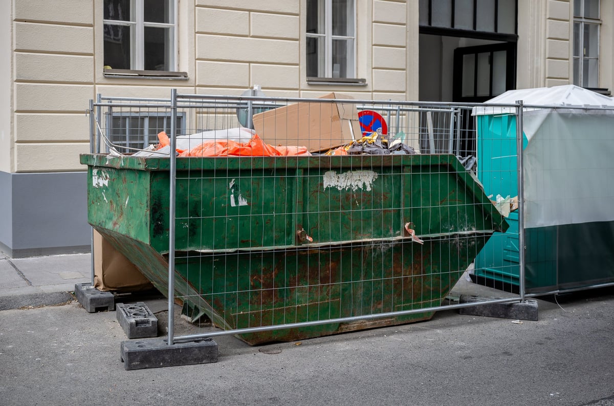 Construction dumpster for debris removal